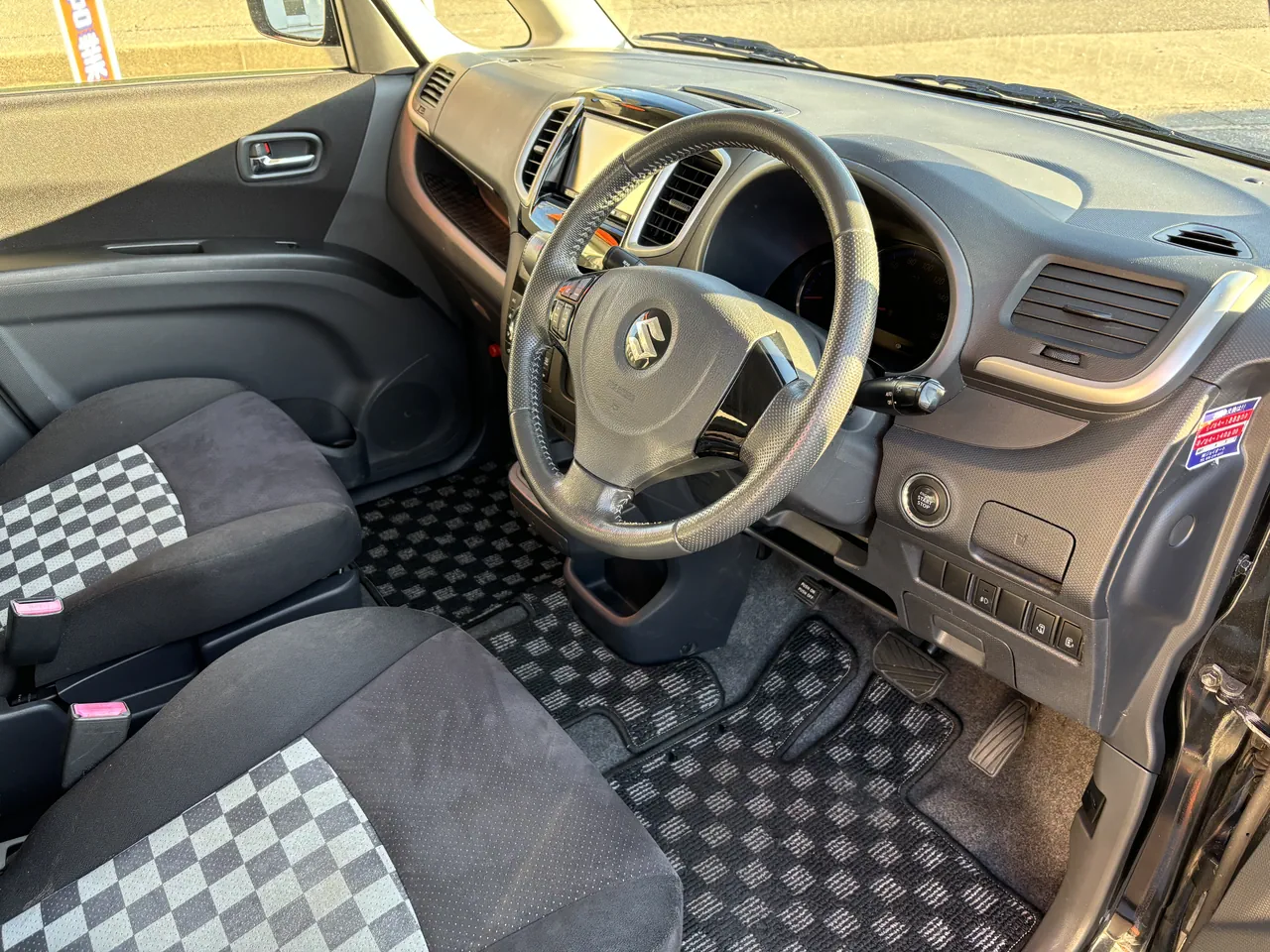 スズキ ソリオ ブラック&ホワイト - 画像 (18)