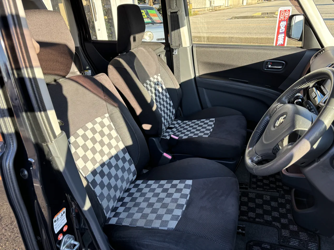 スズキ ソリオ ブラック&ホワイト - 画像 (19)