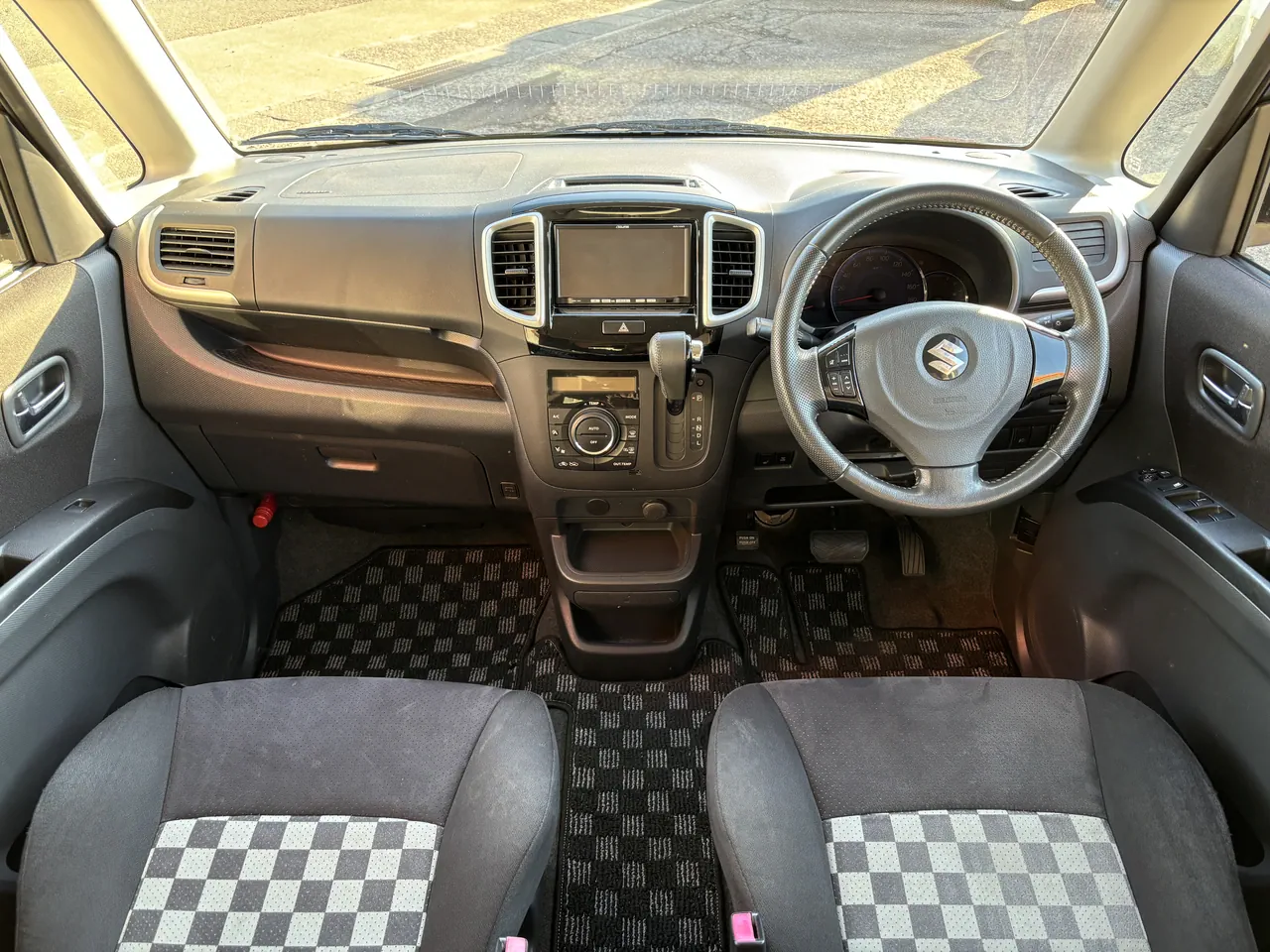 スズキ ソリオ ブラック&ホワイト - 画像 (2)