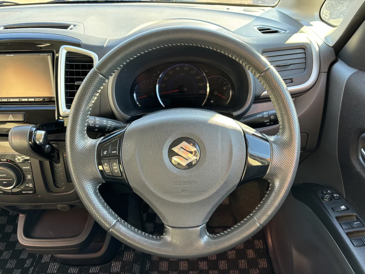 スズキ ソリオ ブラック&ホワイト - 画像 (21)